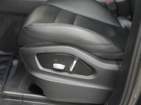 Used 2020 Porsche Cayenne image 31