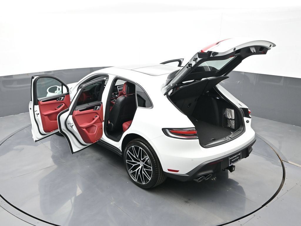 Certified 2026 Porsche Macan AWD/4WD image 29