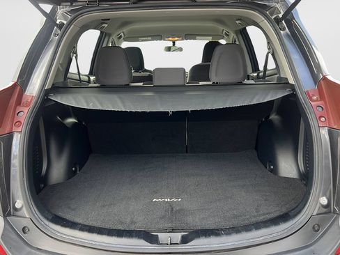 Used 2015 Toyota RAV4 LE AWD/4WD image 9