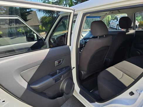 Used 2013 Kia Soul FWD image 9