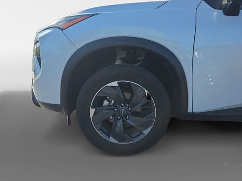 Used 2024 Nissan Rogue SV AWD/4WD image 13