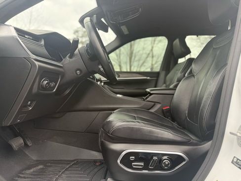 Used 2022 Jeep Grand Cherokee Overland w/ Luxury Tech Group IV image 12