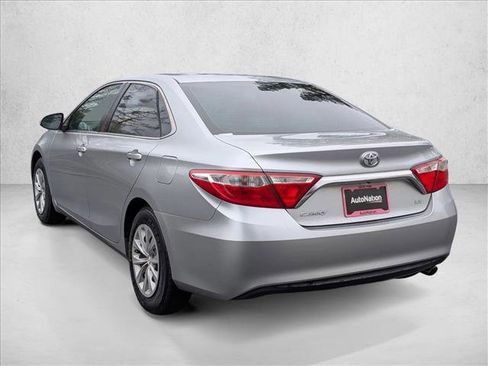 Used 2015 Toyota Camry LE image 8