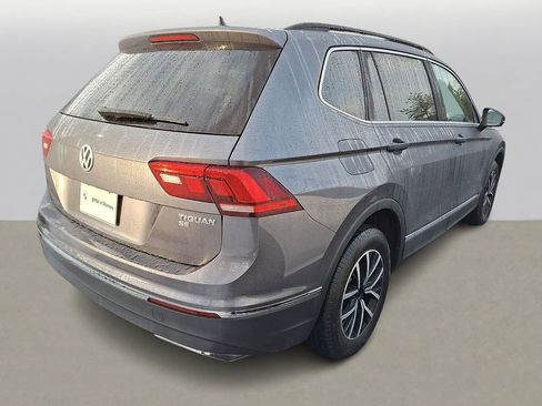 Used 2021 Volkswagen Tiguan SE w/ Panoramic Sunroof Package image 4