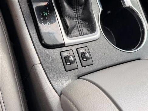 Used 2019 Toyota Highlander XLE AWD/4WD image 27