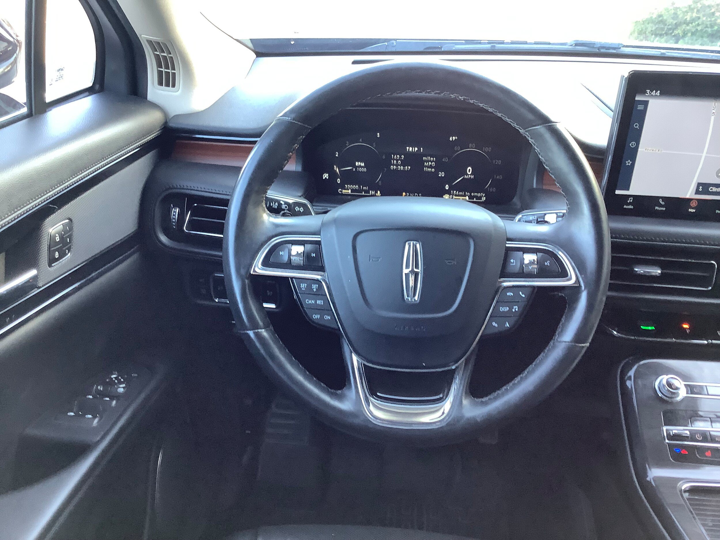 Used 2023 Lincoln Nautilus Reserve w/ Class II Trailer Tow Package AWD/4WD image 9