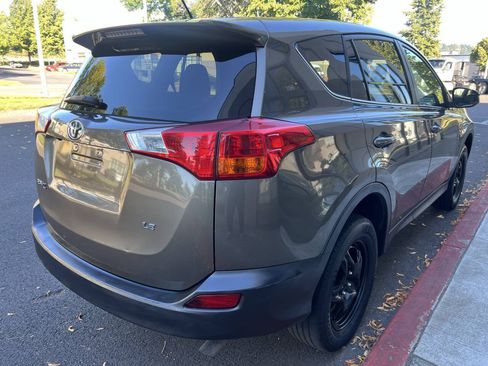 Used 2015 Toyota RAV4 LE FWD image 3