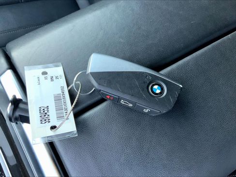 Used 2025 BMW X5 xDrive50e image 14