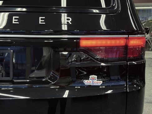 Used 2024 Jeep Wagoneer 4WD w/ Premium Group I image 36