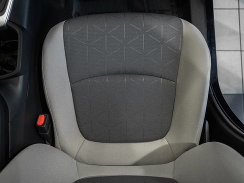Used 2025 Toyota RAV4 XLE AWD/4WD image 28