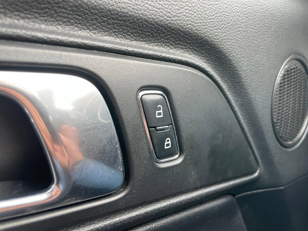 Used 2018 Ford Mustang Premium RWD image 25
