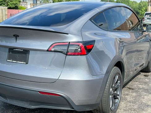 Used 2024 Tesla Model Y Long Range AWD/4WD image 18