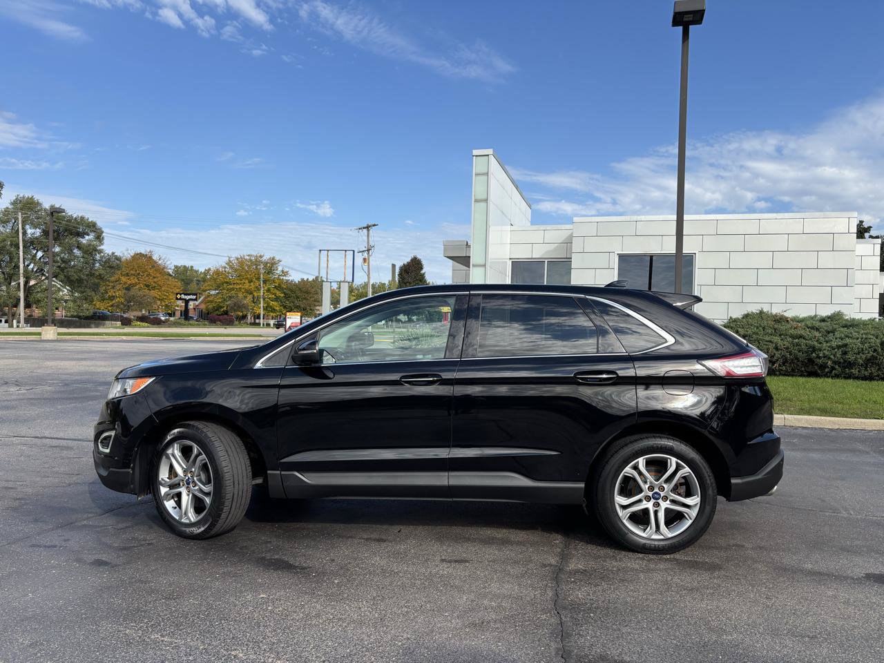 Used 2016 Ford Edge Titanium AWD/4WD image 4