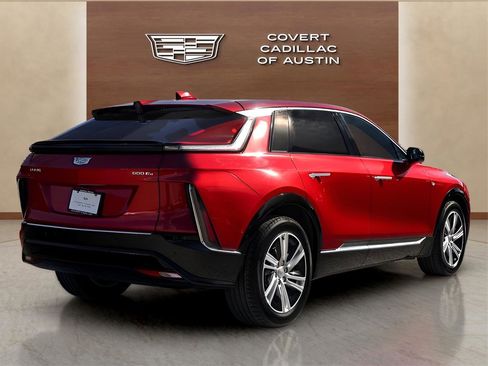 Certified 2024 Cadillac Lyriq Tech w/ Driver Assist Package image 4