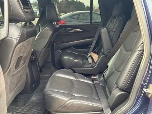 Used 2018 Cadillac Escalade Platinum image 15