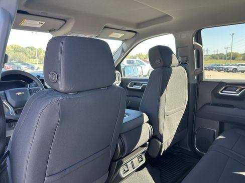 Used 2025 Chevrolet Silverado 1500 LT image 32