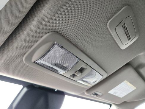 Used 2024 Nissan Frontier SV image 16