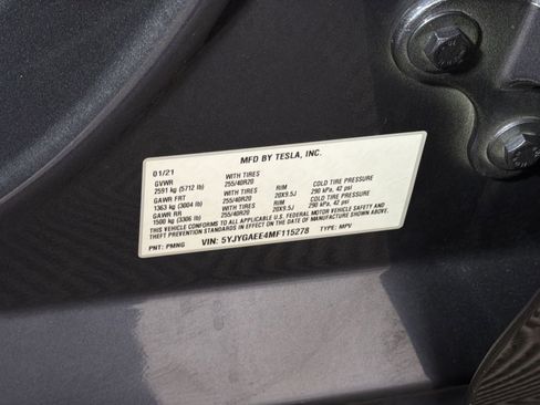 Used 2021 Tesla Model Y Long Range AWD/4WD image 30