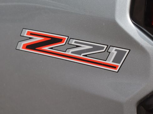 Used 2023 Chevrolet Colorado Z71 w/ Z71 Convenience Package 2 AWD/4WD image 32