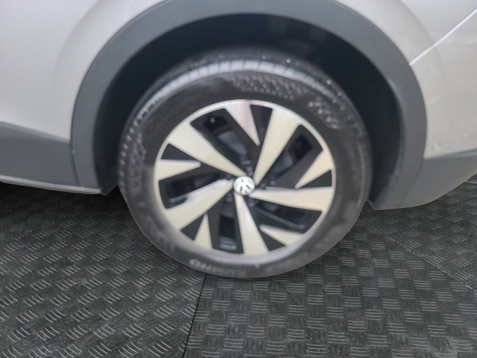Used 2023 Volkswagen ID.4 Pro AWD/4WD image 22