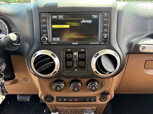 Used 2016 Jeep Wrangler Unlimited Sahara w/ Connectivity Group image 23
