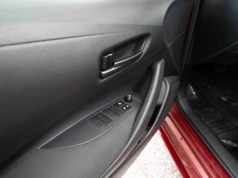 Used 2025 Toyota Corolla LE FWD image 7