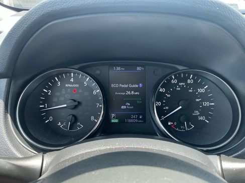 Used 2018 Nissan Rogue SV FWD image 19