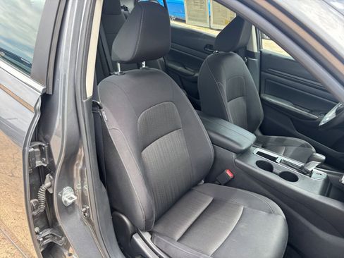 Used 2025 Nissan Altima 2.5 SV FWD image 36