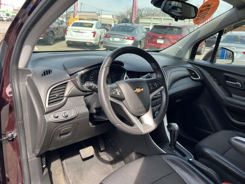 Used 2021 Chevrolet Trax LT w/ LT Convenience Package AWD/4WD image 19