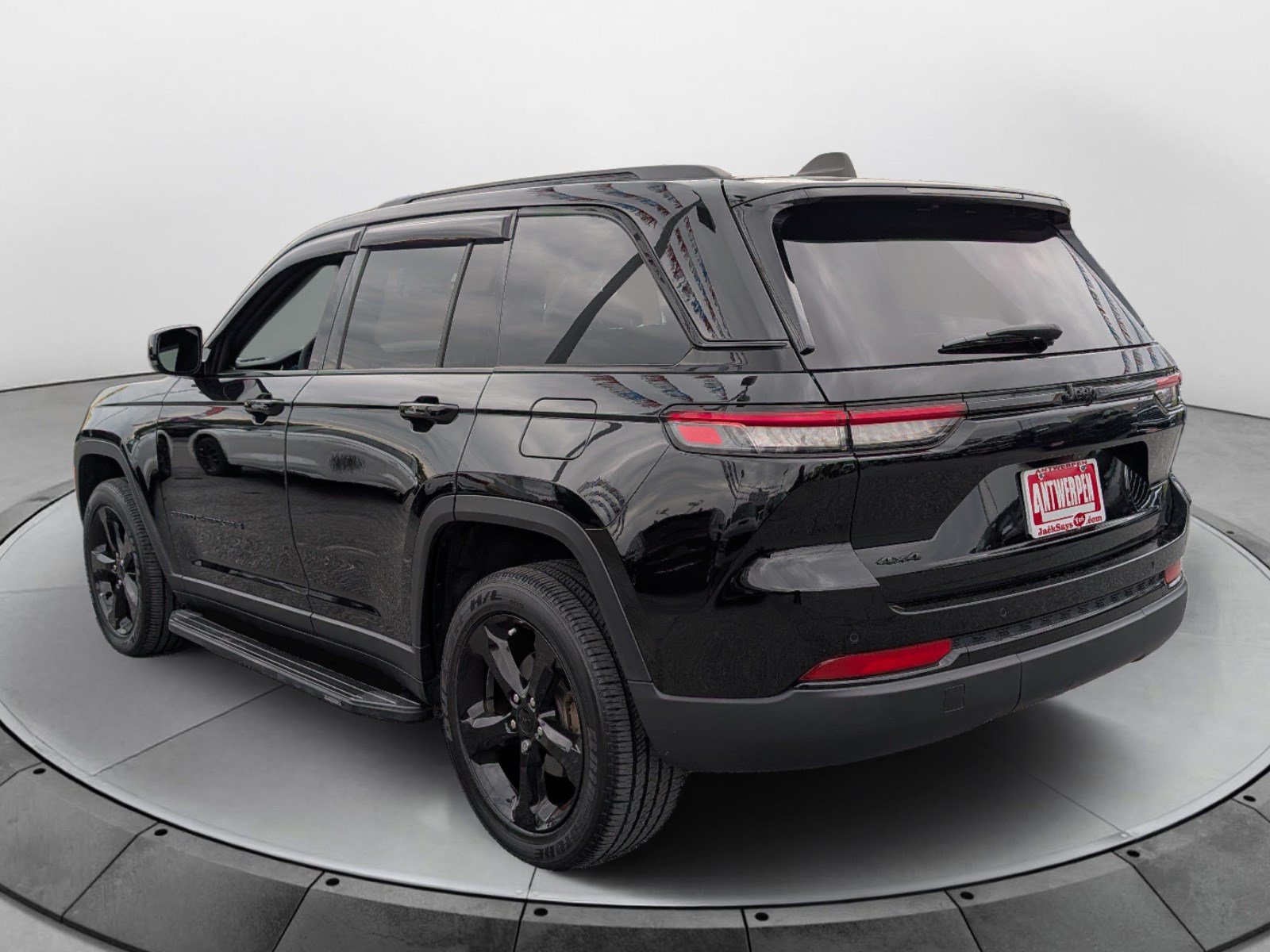 Used 2024 Jeep Grand Cherokee Altitude AWD/4WD image 5
