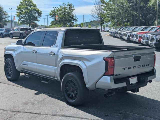 Used 2025 Toyota Tacoma SR5 AWD/4WD image 5
