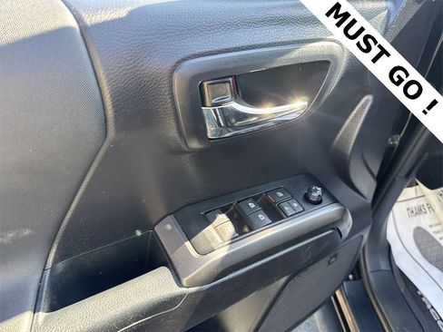 Used 2021 Toyota Tacoma TRD Off-Road image 15