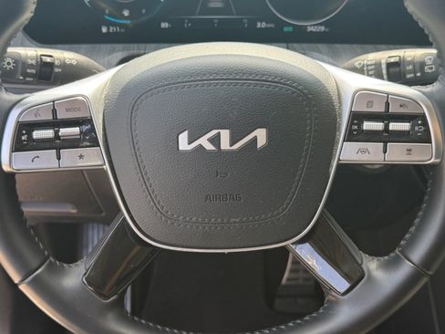 Used 2025 Kia Telluride SX w/ SX Captain's Chair Package FWD image 38