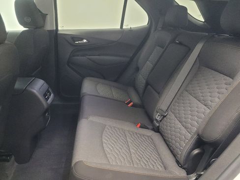 Used 2021 Chevrolet Equinox LT image 18