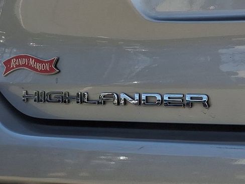 Used 2024 Toyota Highlander LE image 32