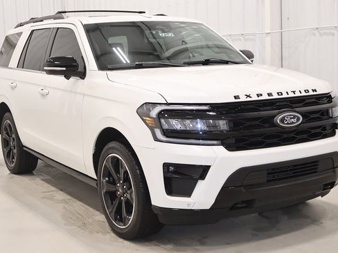 Certified 2024 Ford Expedition Limited image 4
