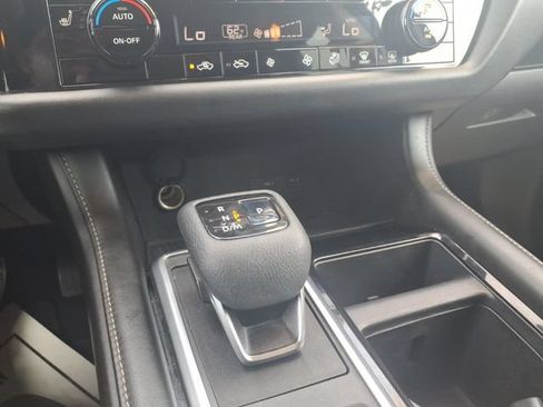 Used 2022 Nissan Pathfinder SV w/ SV Premium Package AWD/4WD image 25