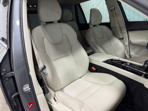 Used 2018 Volvo XC90 T6 Momentum w/ Convenience Package image 28
