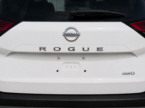 Used 2024 Nissan Rogue S AWD/4WD image 10