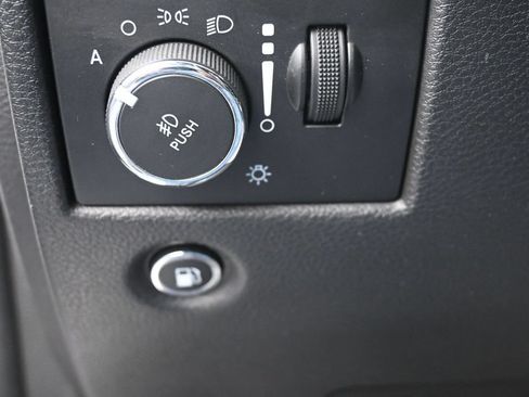 Used 2020 Jeep Grand Cherokee Laredo AWD/4WD image 17