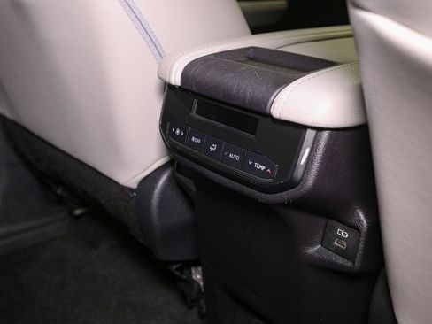 Used 2024 Toyota Grand Highlander AWD image 23