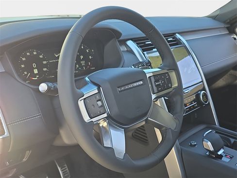 New 2026 Land Rover Discovery Limited Edition image 18
