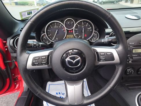 Used 2006 MAZDA MX-5 Miata Grand Touring w/ Premium Pkg RWD image 15