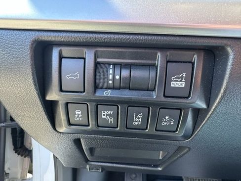 Used 2018 Subaru Outback 3.6R Touring w/ Popular Package #3 image 16