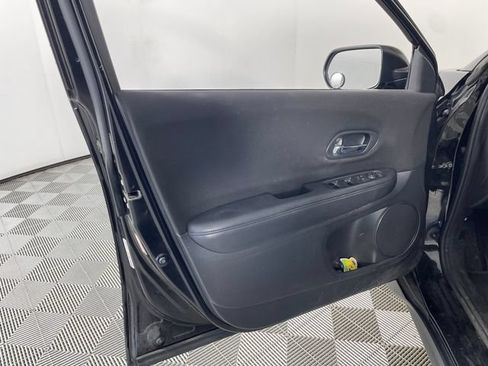 Used 2017 Honda HR-V LX image 11