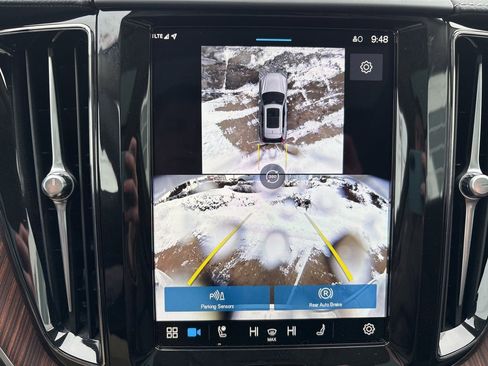 Certified 2024 Volvo XC60 T8 Ultimate w/ Protection Package Premier image 25