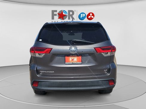 Used 2019 Toyota Highlander Plus FWD image 4