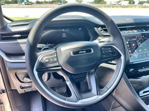 Used 2024 Jeep Grand Cherokee L Laredo RWD image 17