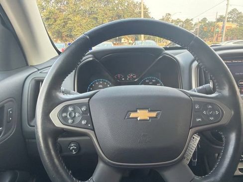 Used 2022 Chevrolet Colorado Z71 w/ Safety Package AWD/4WD image 11