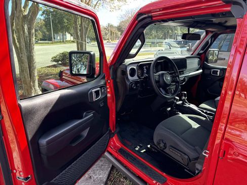 Used 2024 Jeep Gladiator Sport image 18